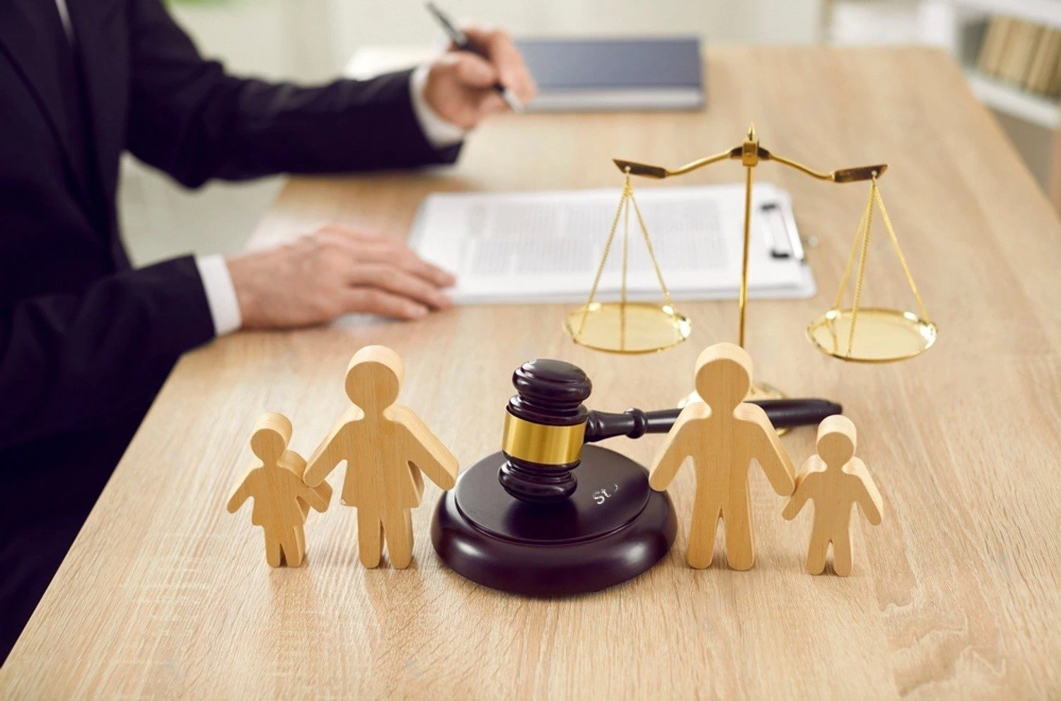 Custody Rights of Mothers and Fathers in UAE Law